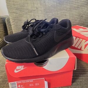 Nike Black Athletic Shoes 4Y